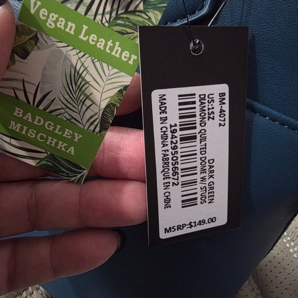 NWT Badgley Mischka Quilted Shoulder Bag with Gold Details - Picture 7 of 8